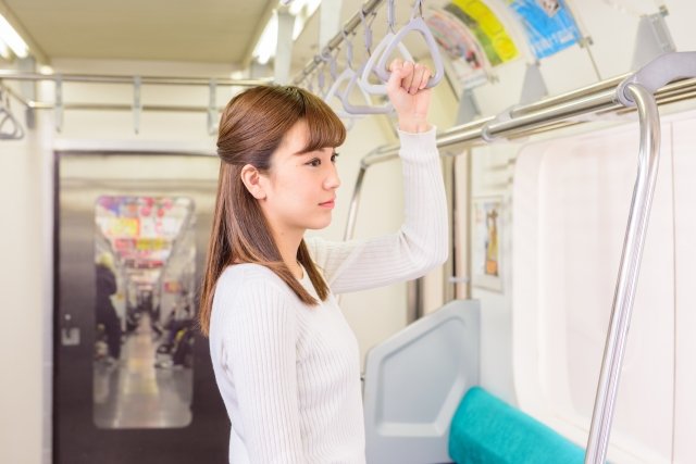 つり革_女性