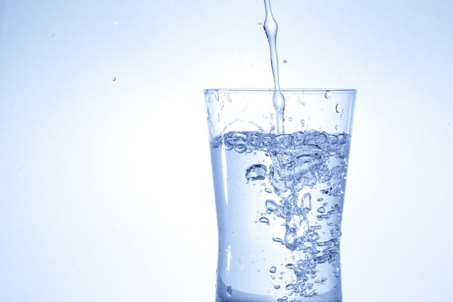 コップに水