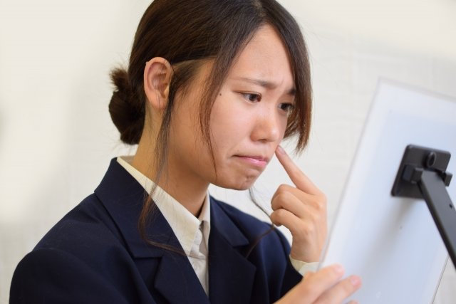 ニキビと女子高生