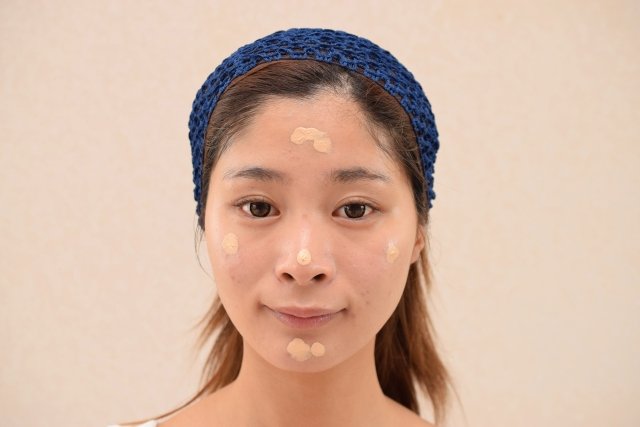 ファンデの5点置き