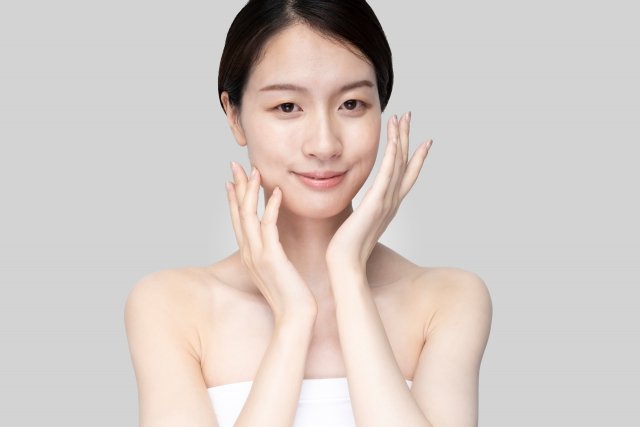 女性_肌_顔