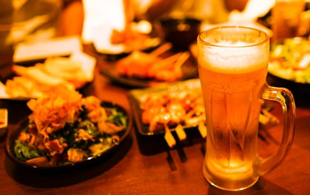 居酒屋でビール
