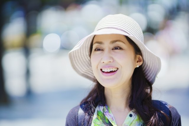 散歩する女性