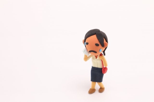 汗をかく女性