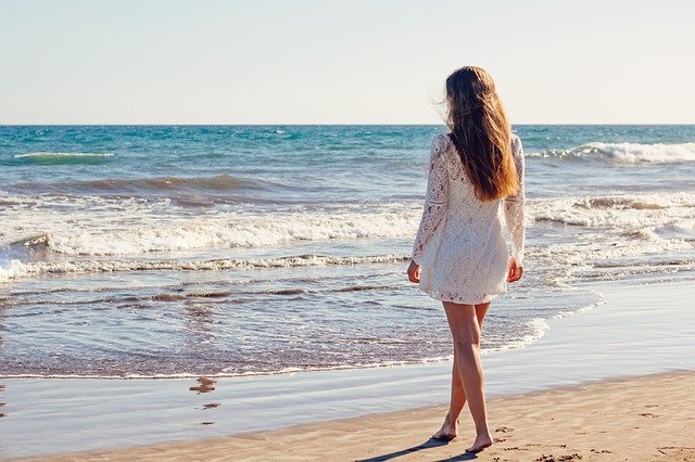 砂浜_女性