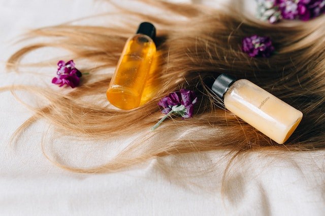 髪とヘアケア商品
